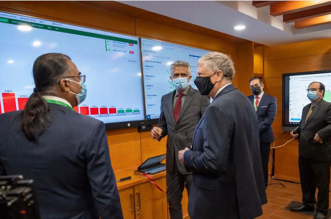 Bill Gates sees Rayn's work in action at the NEOC